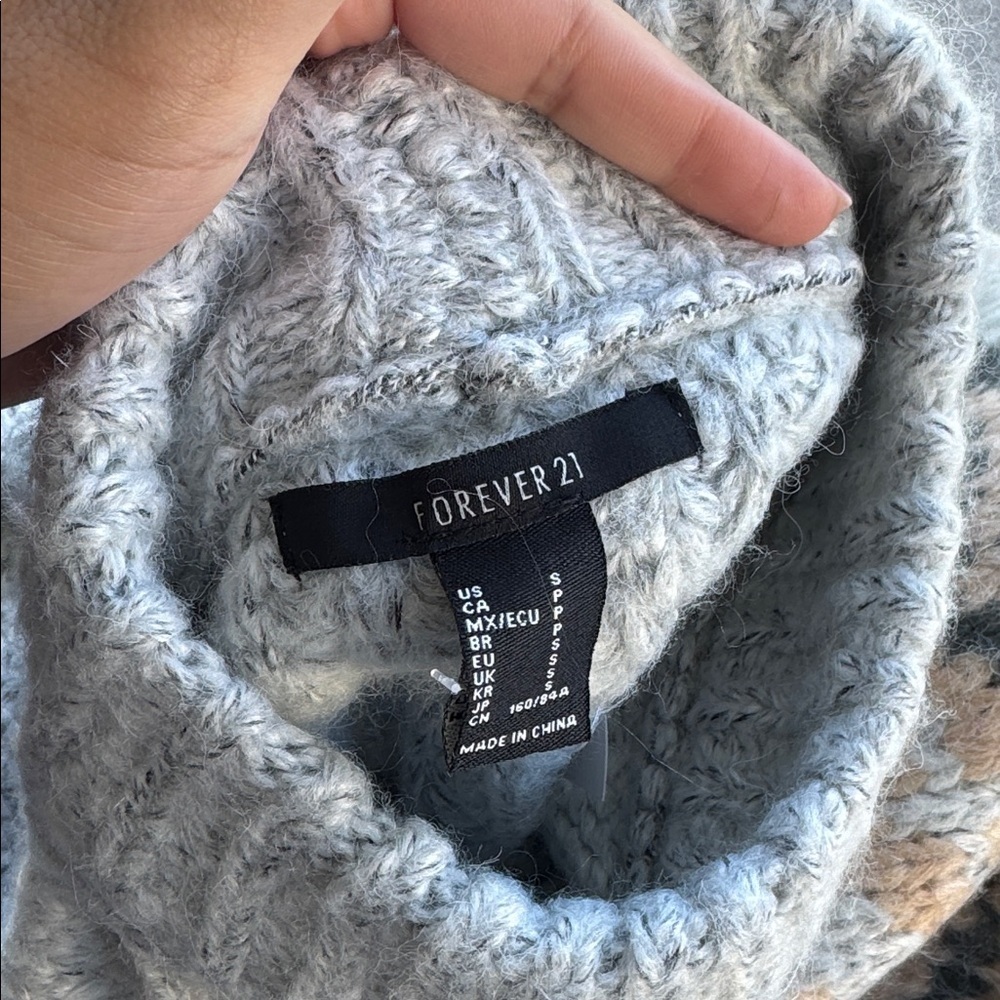 Forever 21 Gray and Cream Patterned Turtleneck Sweater - Picture 3 of 3